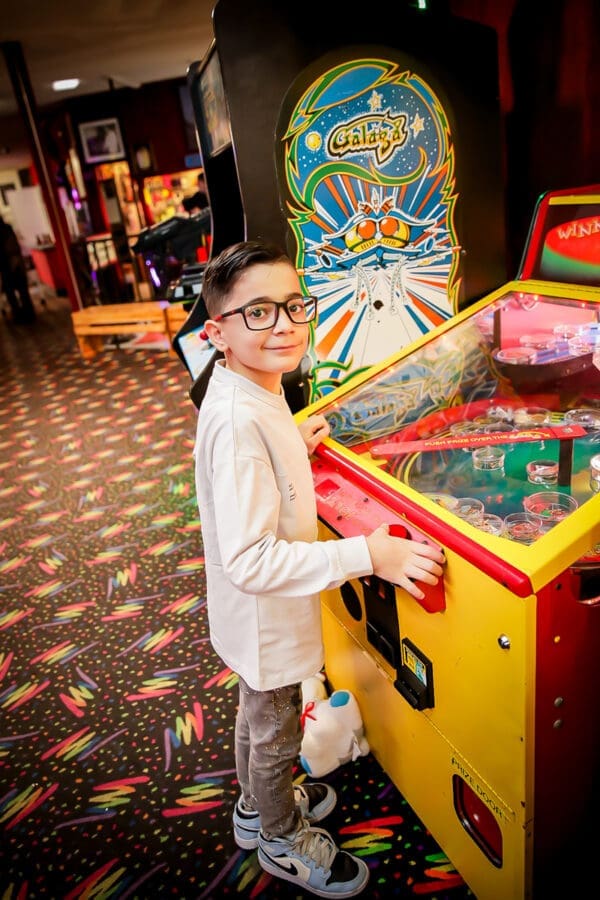 Glendale 10th Birthday Party Photographer-Moonlight Rollerway