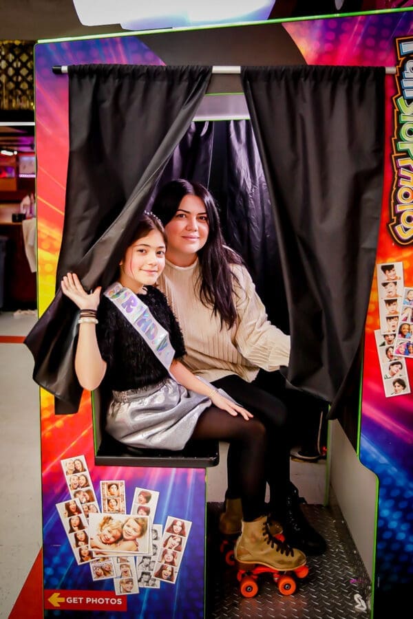 Glendale 10th Birthday Party Photographer-Moonlight Rollerway Glendale 10th Birthday Party Photographer-Moonlight Rollerway